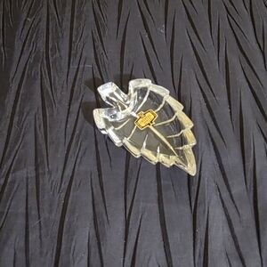 Zajecar Elegant Crystal Leaf Accent. Aprox. 4"